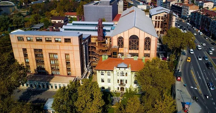 Türkiyənin məşhur universieti bağlandı 20 min tələbəsi var idi