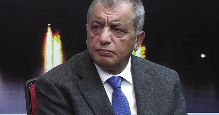 Sabiq konsul deputatla rektorun bostanına daş atdı