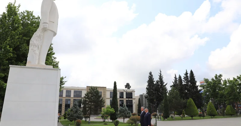 Dövlət Xidmətinin rəisi Biləsuvarda vətəndaşların müraciətlərini dinləyib