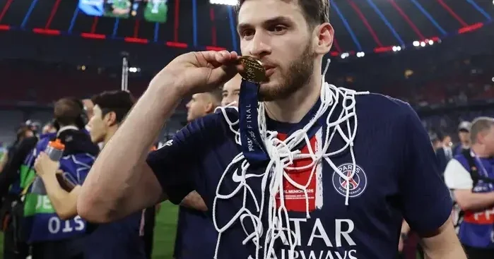 Əfsanəvi NBA klubu PSJ ulduzlarına fərdi formalar hədiyyə edib VİDEO