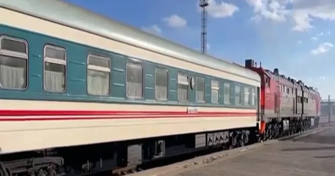 Fəaliyyətini bərpa edən Pxenyan Moskva sərnişin qatarı Rusiyaya çatıb