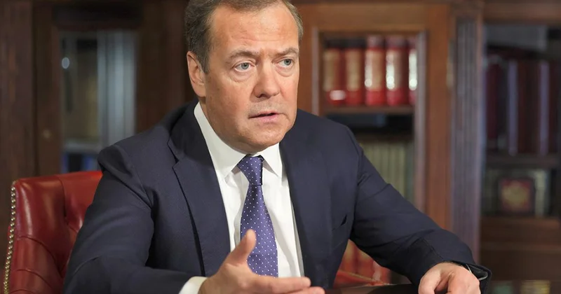 Медведев обвинил Трампа миротворца в начале новой войны