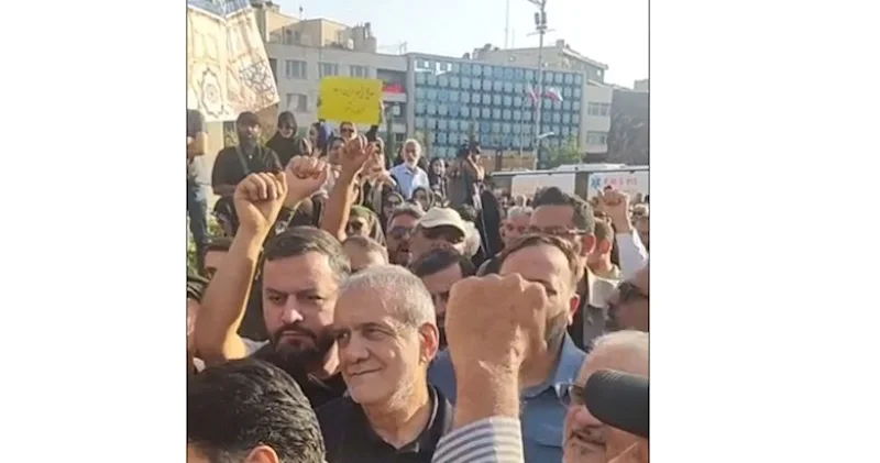 İran prezidenti tələbələrin etiraz mitinqinə qatıldı VİDEO