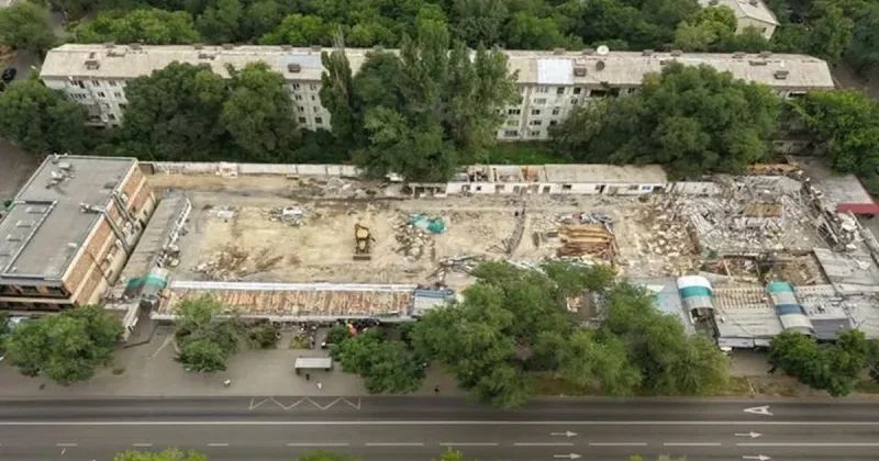 В Алматы демонтировали популярный рынок