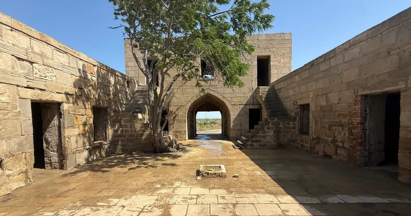 Tarixi karvansaraya qanunsuz müdaxilənin qarşısı alınıb