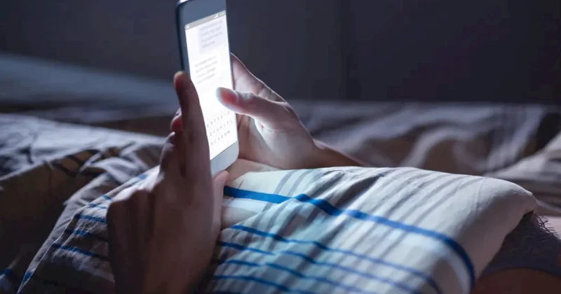 Gecə ayıldım ki, arvadım telefonumla mesaj yazır, döydüm