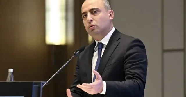 Dərs yükü ağırdırsa, nəyi çıxaraq? Nazirdən münasibət