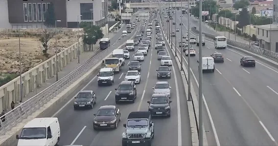 Bakının bəzi yollarında nəqliyyatın sıxlığı yaranıb