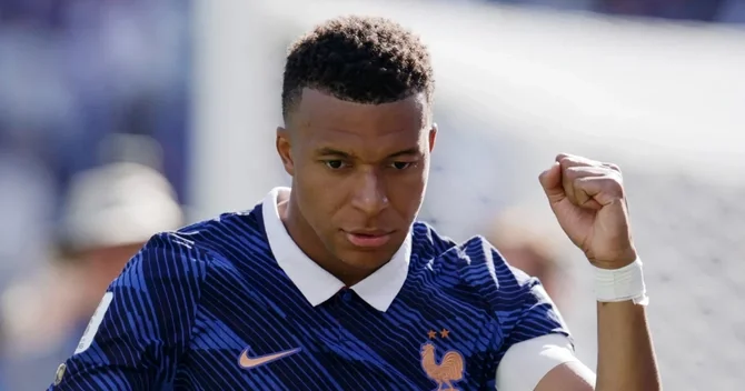 Mbappe: Messi və Ronaldo futbol tarixinin ən yaxşılarıdır