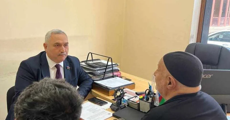Azər Allahverənov Nardaran qəsəbəsində vətəndaşları qəbul edib