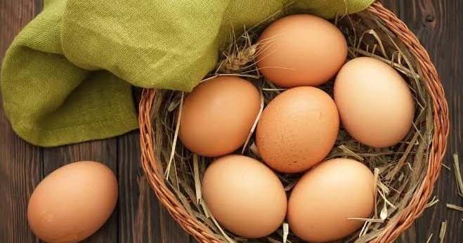 Bir qəpiyə satılan yumurtalar SAXTA olub? RƏSMİ AÇIQLAMA
