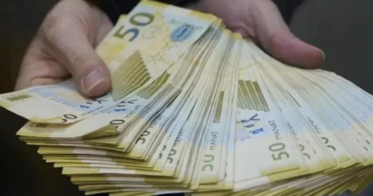 Pul lazım olsa, ilk kimə zəng edərsiniz? “50 manat ata bilərsən?” BİZİM SUAL