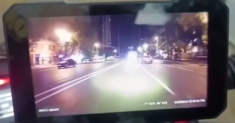 Bakıda minik avtomobili motosikletçini vurdu ANBAAN VİDEO