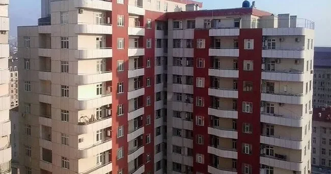 Bakıda 19 yaşlı qız eyvandan YIXILDI