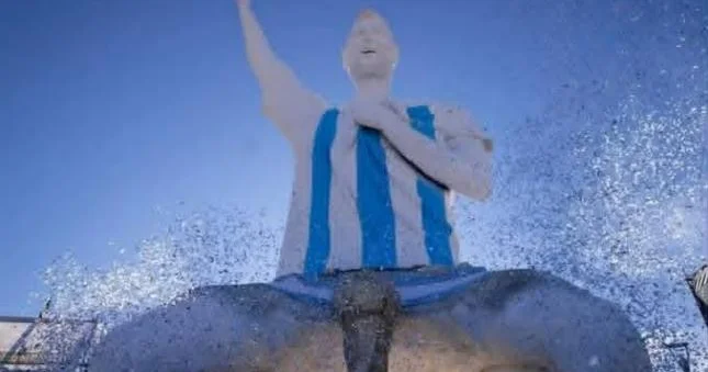 Messinin ən böyük heykəli hazırlandı Video