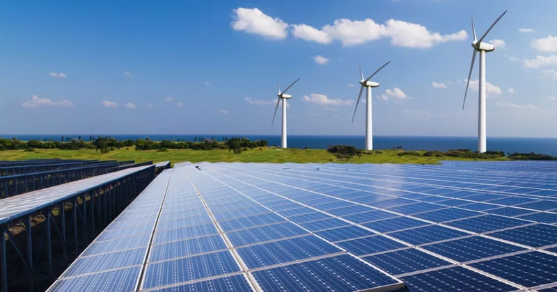 Qlobal bərpaolunan enerjinin quraşdırılma gücü ötən ilin sonunda rekord göstəriciyə çatıb