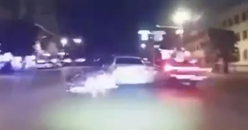 Sürəti AŞMA!: Manevr etdi, motosİkleti vurdu VİDEO