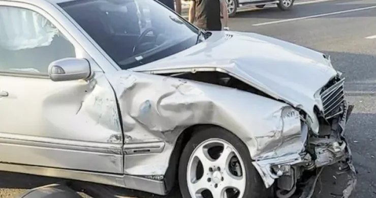 Salyanda iki Mercedes toqquşdu, xeyli sayda yaralı var