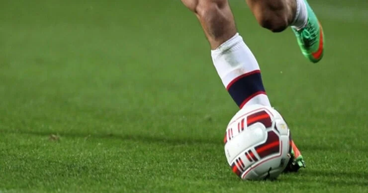 Futbolçular mövsüm ərzində 1200 kilometr məsafə qət edir?