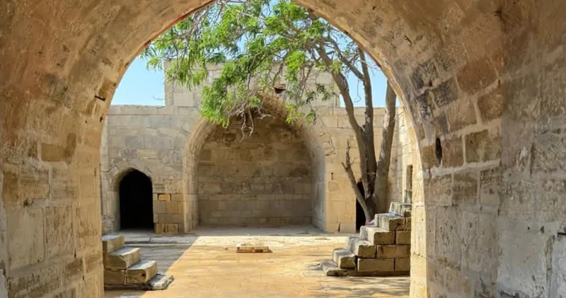Səngəçal karvansarasına ziyan vuruldu Araşdırma başladı (FOTO)