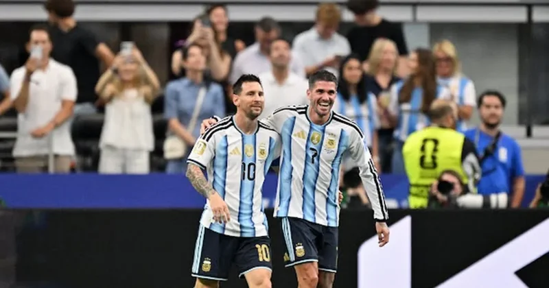 Argentina qələbə qazandı Messidən şou