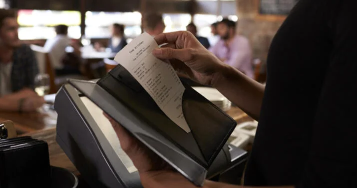 Bakıda restoranlarda 10 15 faiz servis haqqı Ödəməliyik, yoxsa şikayət etməliyik?