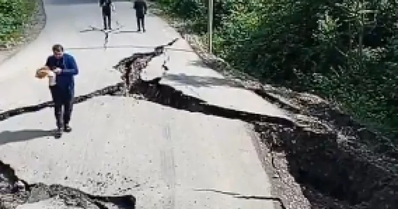 Оползень обрушил дорогу в губинском селе видео