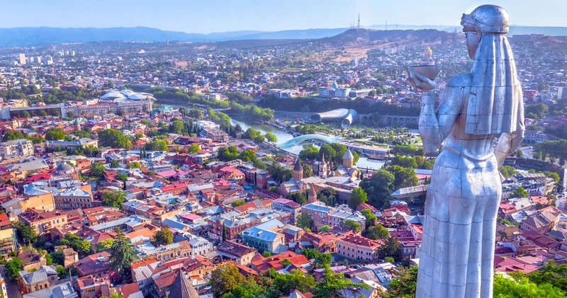 Gürcüstanda əhalinin neçə faizi Azərbaycan dillidir?