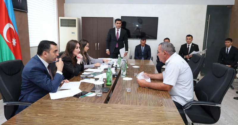Şəmkirdə vətəndaşların daşınmaz əmlakla bağlı müraciətləri dinlənilib