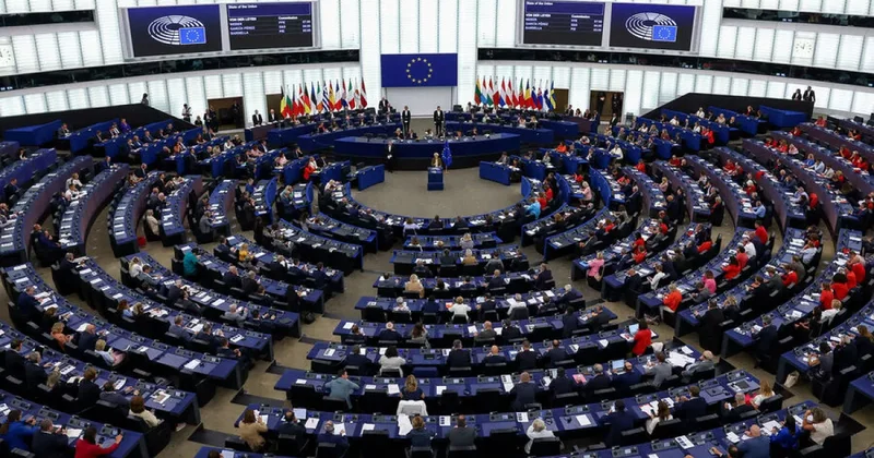 Politico: В Европарламенте разгорелся скандал из за комментария в адрес депутата