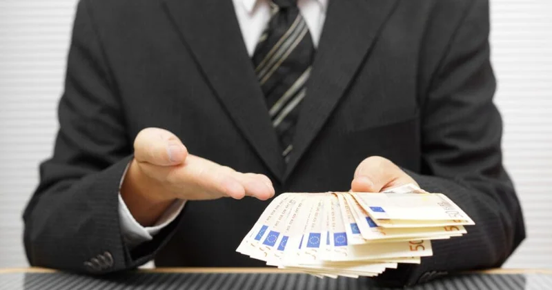 Banklar sizə kredit verərkən qohumlarınıza zəng edə bilərmi?