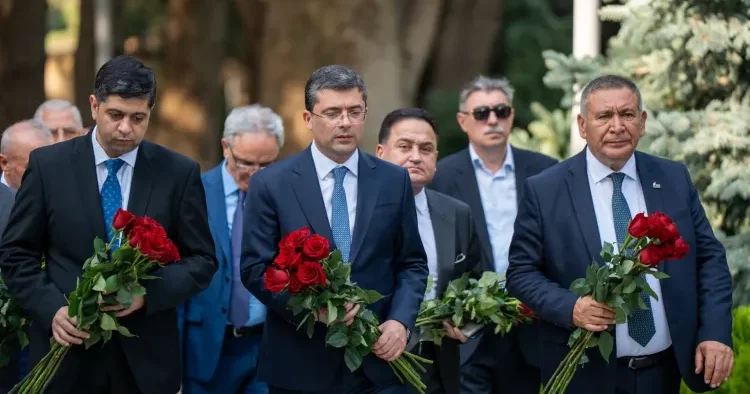 Media nümayəndələri Fəxri xiyaban, Zərdabinin məzarı və Zəfər parkını ziyarət ediblər FOTO