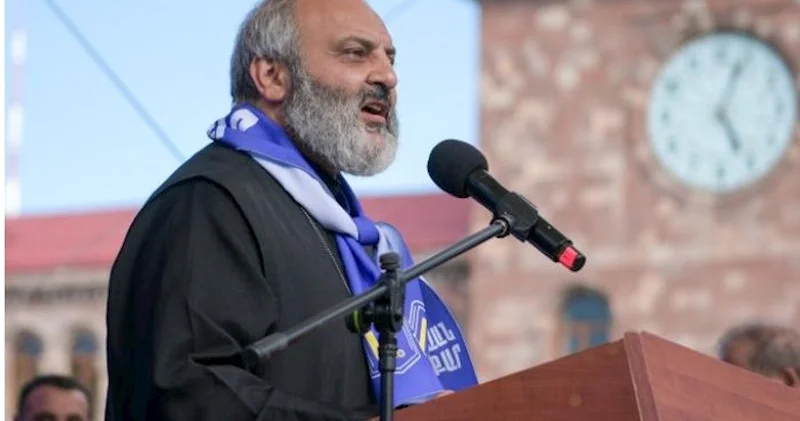 “Paşinyan kilsəni məğlub edə bilməyəcək” Qalstanyan