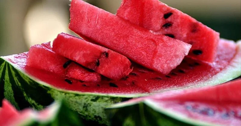 Qarpızın təhlükəli tərəfi: Zəhərlənməyə səbəb olur