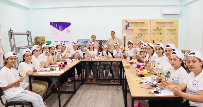“Yeni nəsil qızlar: Təhsildə və həyatda uğura doğru” layihəsi çərçivəsində təlim və kurslar təşkil edilib