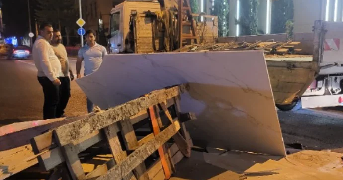 Nərimanovda qəza sıxlığa səbəb oldu FOTO