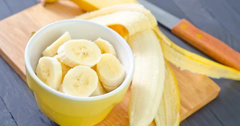 Bananı belə yemək sizi zəhərləyir Diqqət!