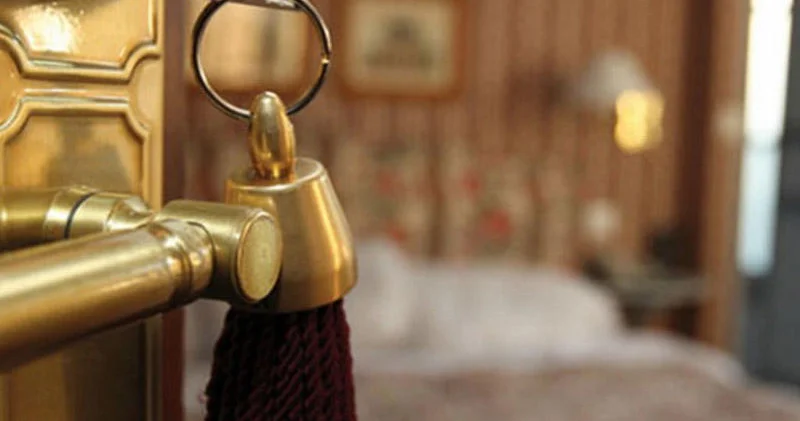 Sökülən məşhur mehmanxananın yeni görüntüsü belə olacaq FOTO