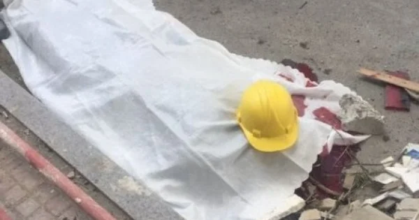 Xırdalanda fəhlə faciəvi şəkildə öldü