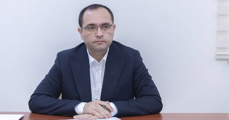Nazir sədr müavini təyin olunan məmurun yerinə onu direktor gətirdi