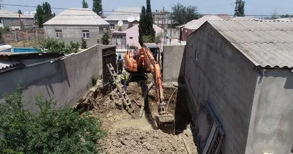 Bu evlər su təchizatına ciddi problem yaradır