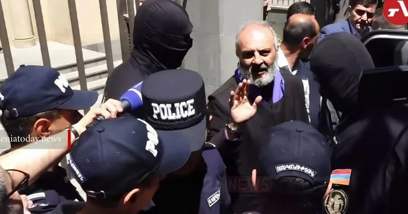 Erməni arxiyepiskop deputat və məmurlarla bağlı məhkəməyə müraciət edib