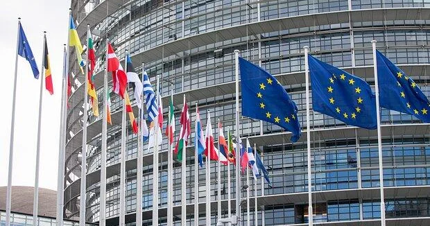 Евросоюзу предрекли заключение невыгодной сделки по торговле с США