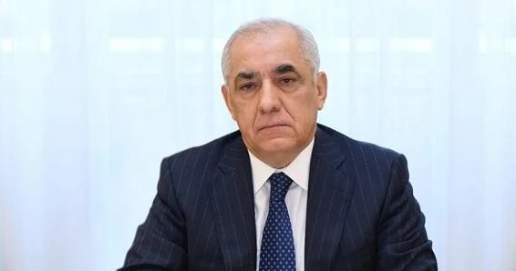 Baş nazir müəllimlərin geyimi ilə bağlı QƏRAR VERƏCƏK