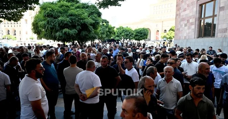 Ermənistanda fermerlər üsyana qalxdı Paşinyanı axtarırlar