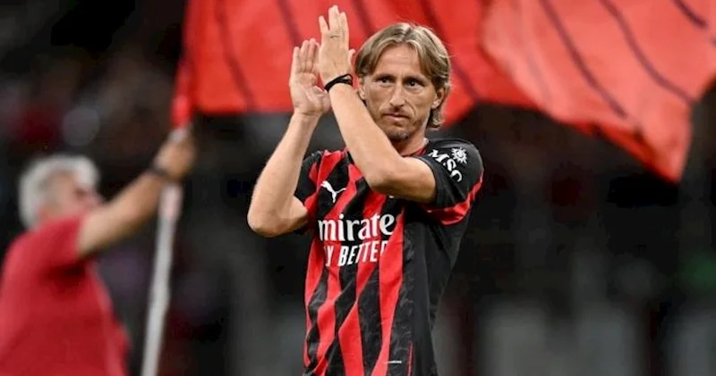 Modriç “Milan”la müqaviləsini uzatdı