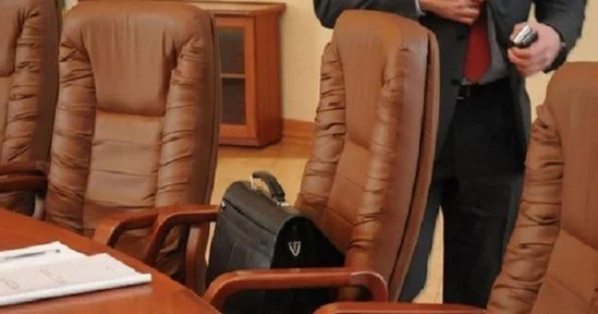 Qeyri ixtisas sahibi vəzifədə olanda...