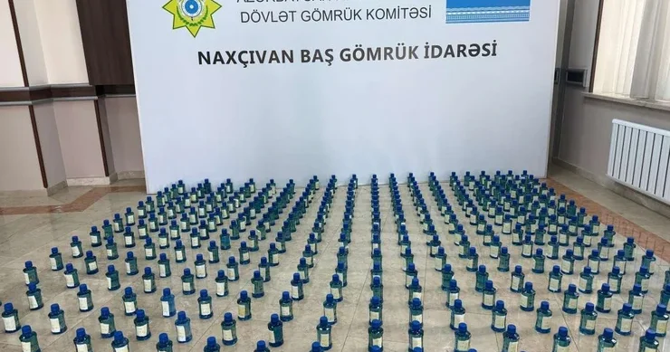 Alkoqolsuz içki adı altında metamfetamin daşımaq istədilər