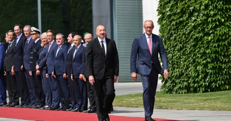 Bakı Berlinə yaxınlaşır Mühüm səfərin pərdəarxası