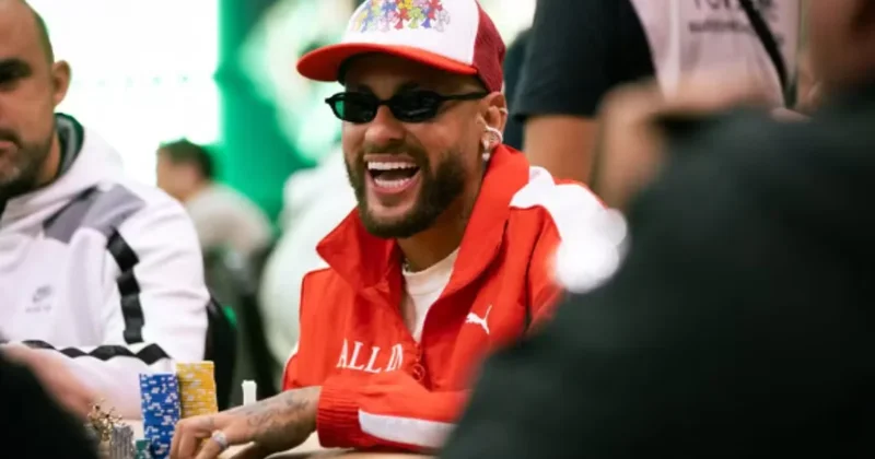 Neymar komandası ilə səfər matçına getmək əvəzinə poker oynayıb